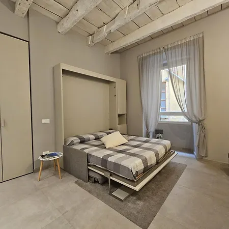 Petronilla House 008055-lt-1202