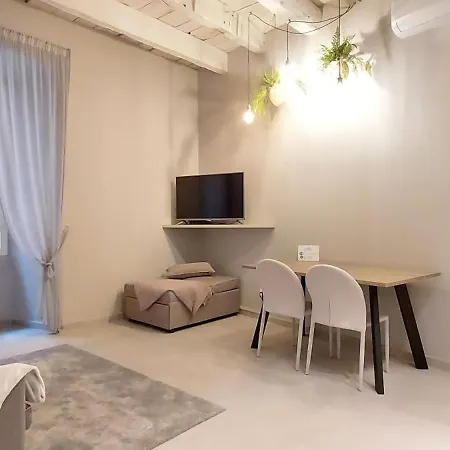 Petronilla House 008055-lt-1202 *